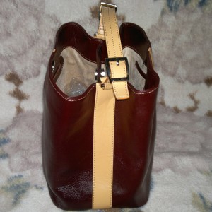 کیف دوشی زنانه چرم زرشکی کد y101